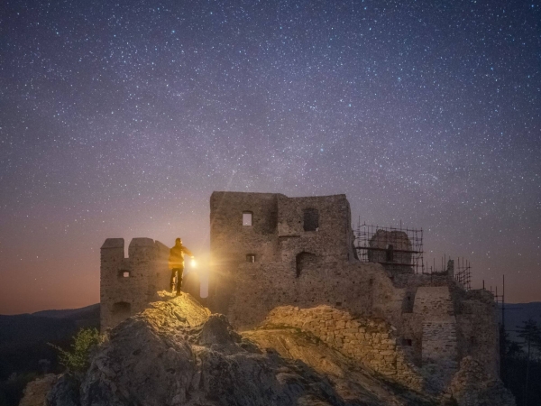 Astrofotografia zrúcaniny hradu Hrušov.